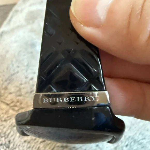 Burberry Black Sunglasses with Oversized Square Frame and Dark Lenses - Picture 4 of 8